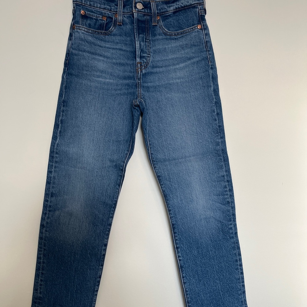 Levi’s Premium
Wedgie Straight Jeans